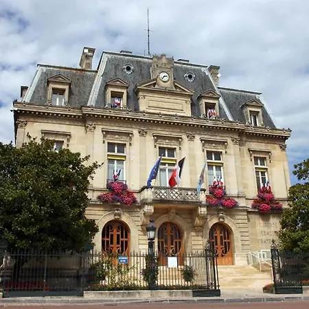 Appartement Studio Calme, Rer 5Mn,Paris En 15Mn,Commerces 3Mn *