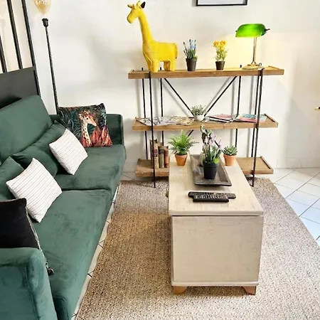 Studio cosy, RER 5mn,Paris en 15mn,commerces